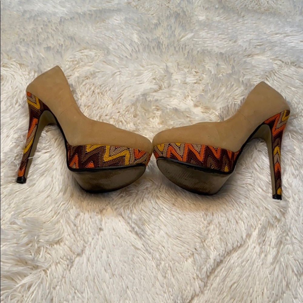 Tan heels - Picture 4 of 4